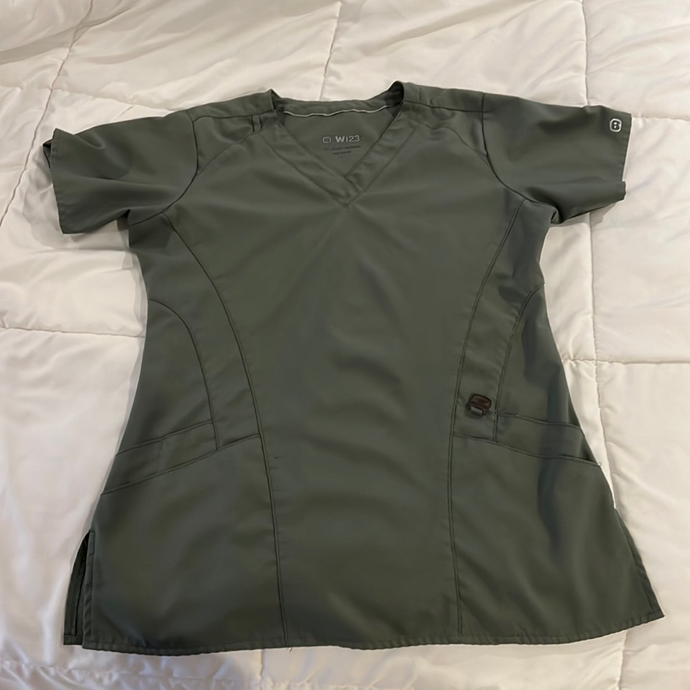 Wonder wink size  XS scrub top